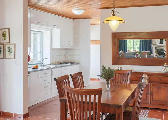 Charming Granite Cottage In Beautiful Surroundings