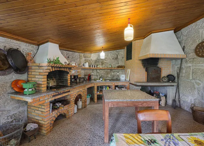 Charming Granite Cottage In Beautiful Surroundings