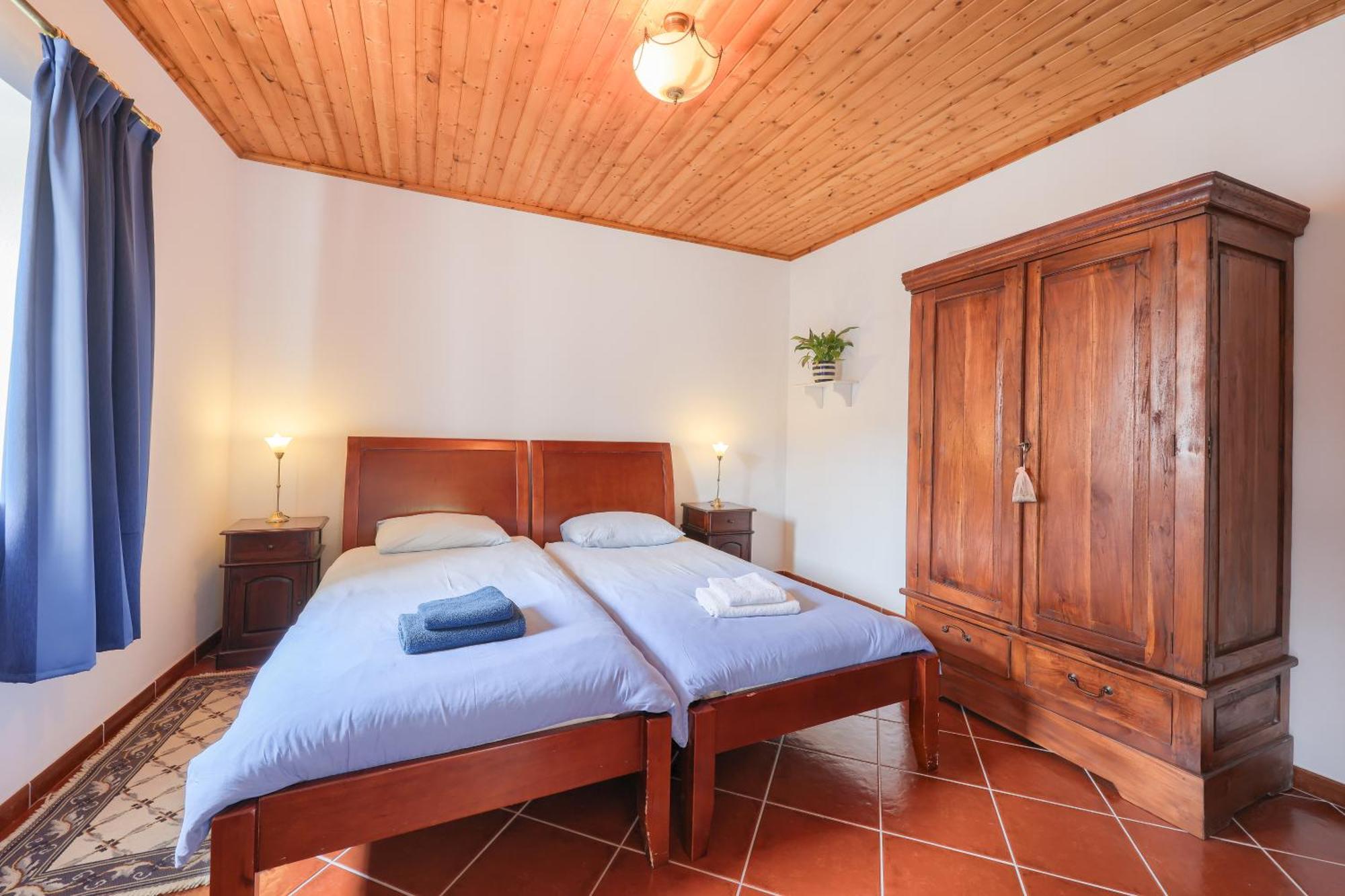 Charming Granite In Beautiful Surroundings Casal Diz