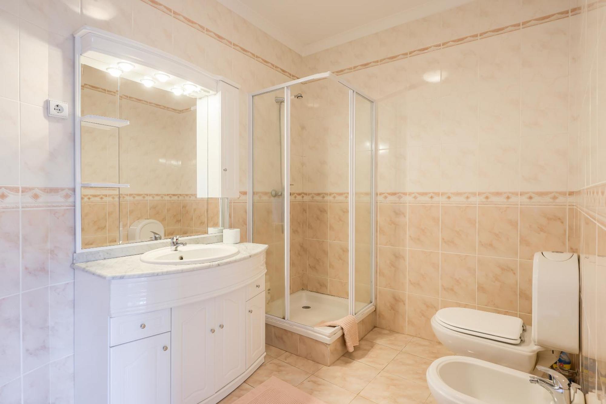 Charming Granite In Beautiful Surroundings *
